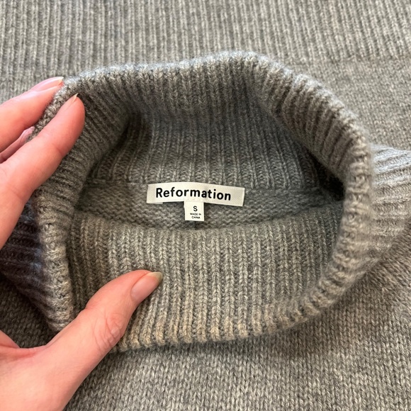Reformation Grey Cashmere Cropped Turtleneck Sweater - Picture 5 of 6